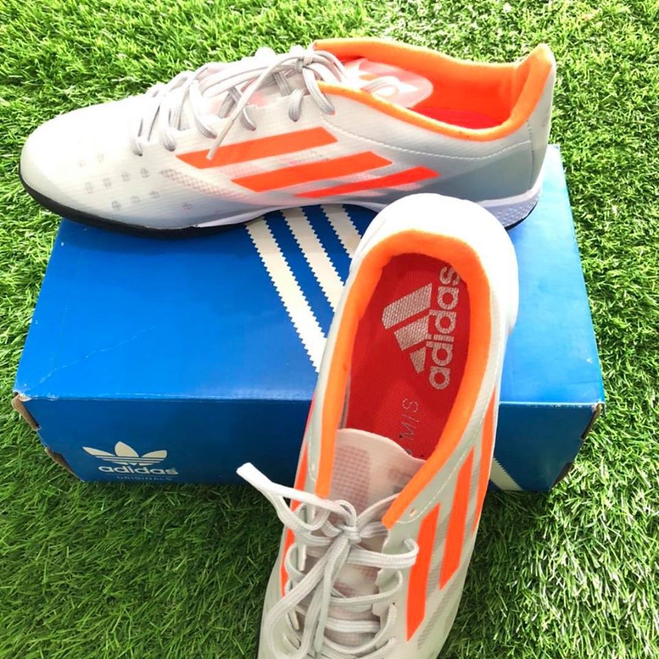 Giày bóng đá adidas F50