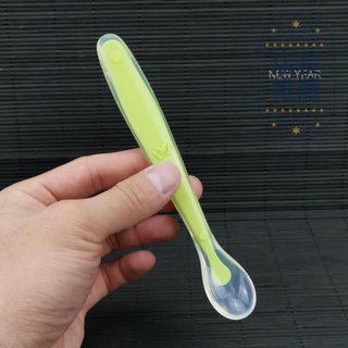 Muỗng, thìa ăn dặm silicon đầu mềm cán dài cho bé
