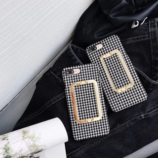 Ốp lưng kẻ có móc cầm tay