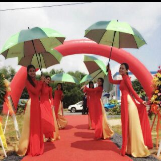 Áo dài lụa đỏ kèm quần