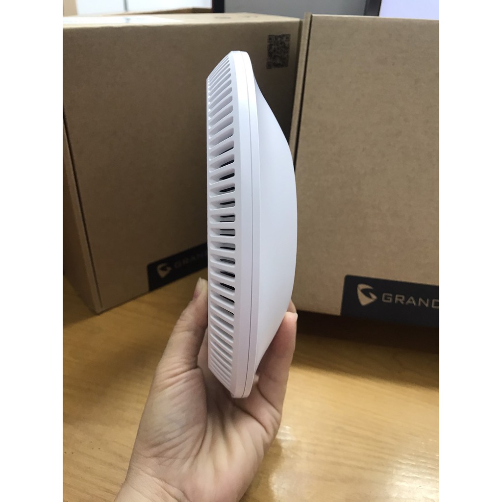 Bộ phát Wifi Grandstream GWN7605, Hỗ trợ 100+ user, Chuẩn AC MU-MIMO 1167Mbp Grandstream 7605 tặng kèm adapter