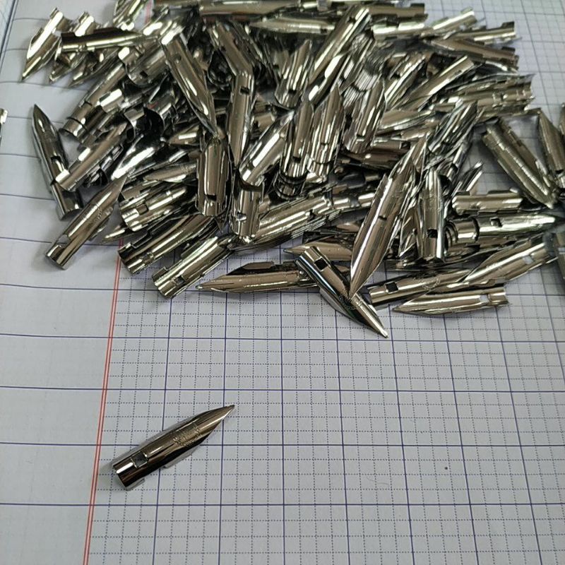 Ngòi bút máy Thầy Ánh, Ánh Dương