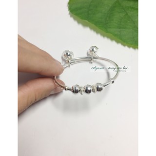 Lắc chân bạc cho bé