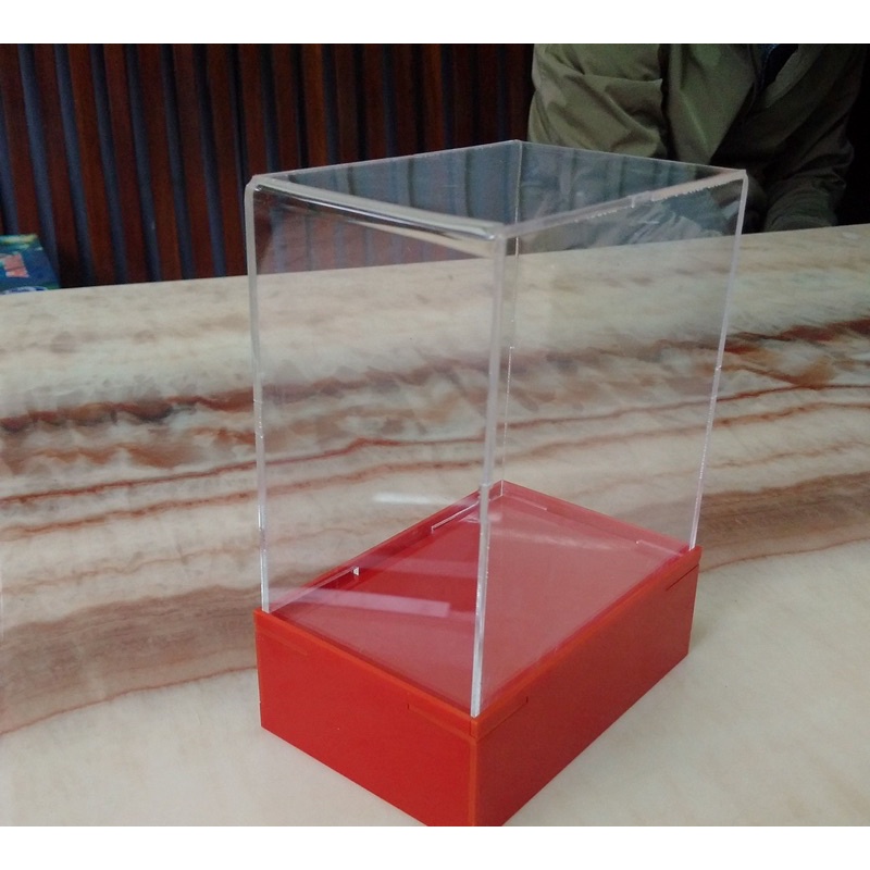 Hộp mica trưng bày sản phẩm đế cao 3cm