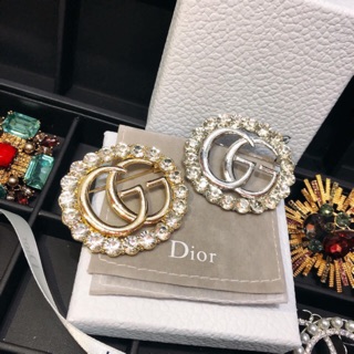 Cài áo Gucci viền đá