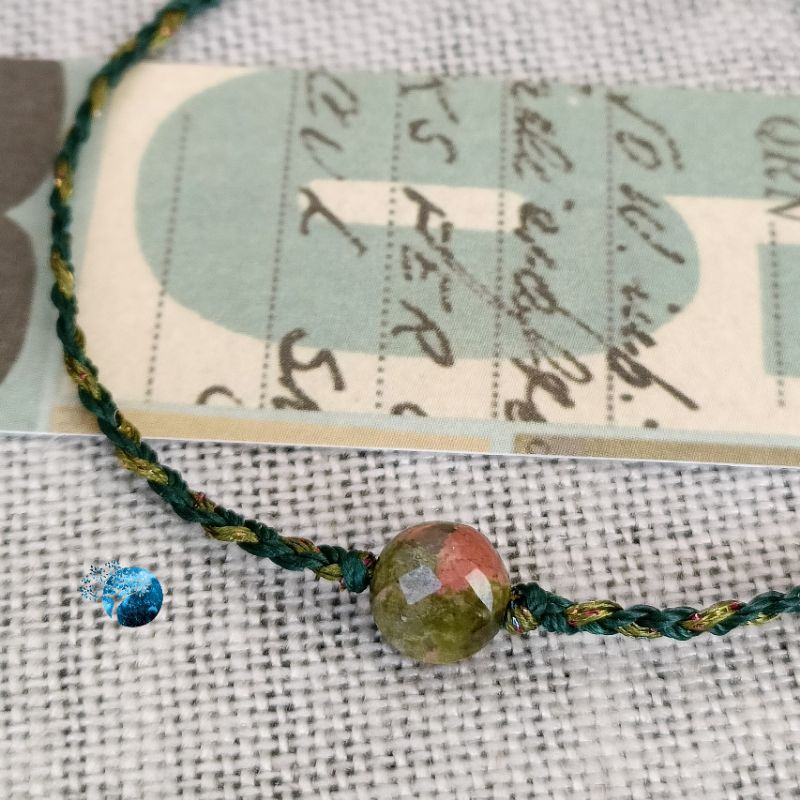 Vòng tay tết dây đá unakite chỉ ngũ sắc kim tuyến