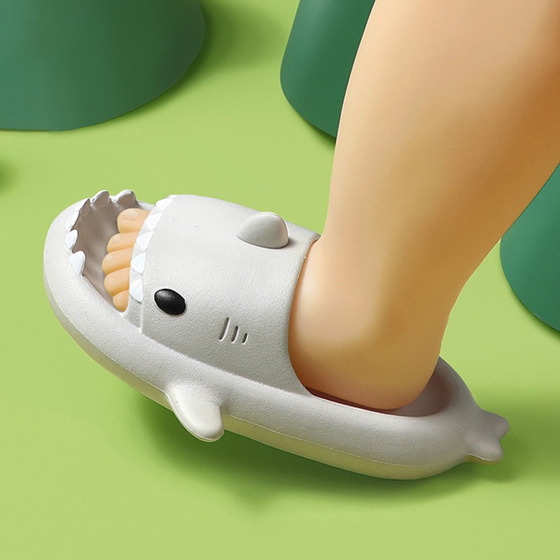 Dép Hình Cá Mập Siêu Nhẹ Chống Trượt Cho Bé Từ 2-7 Tuổi