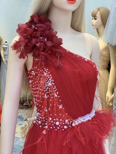 VIDEO THẬT 1000%  Đầm maxi dạ hội lệch vai đính lông vũ