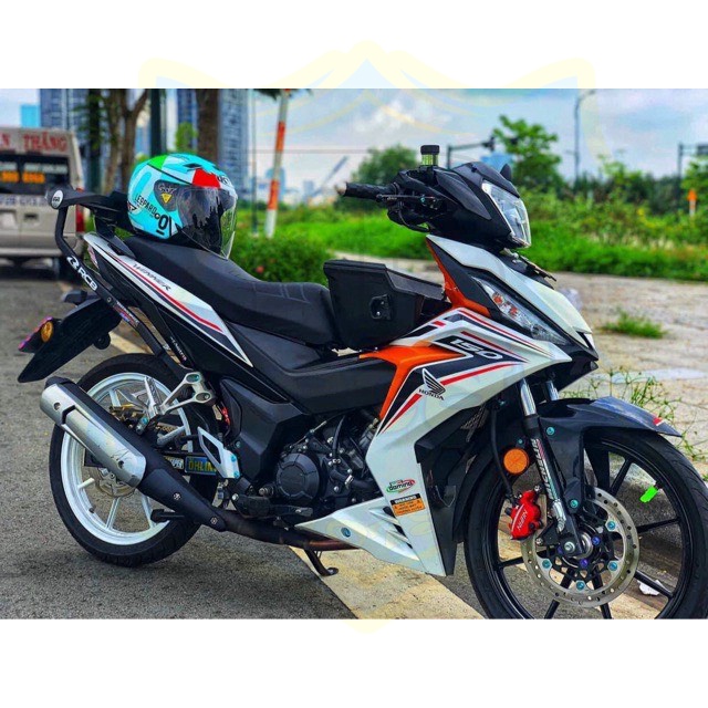 ( Quí khách vui lòng mang ra tiệm cho thợ dán ) Tem winner 2018 trắng