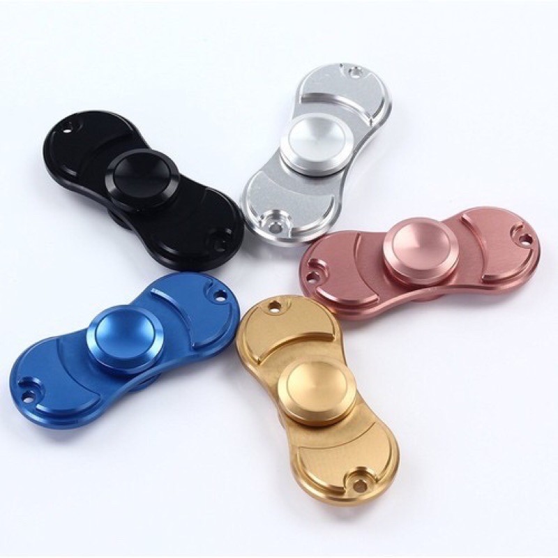 Con quay spinner 2 cánh kim loại độc đáo