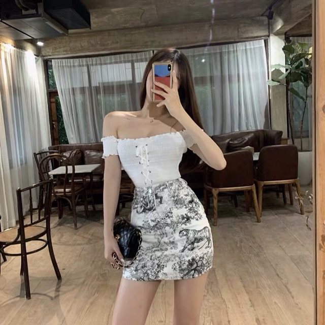 Áo trễ vai thun gân đan dây, chân váy hoạ tiết