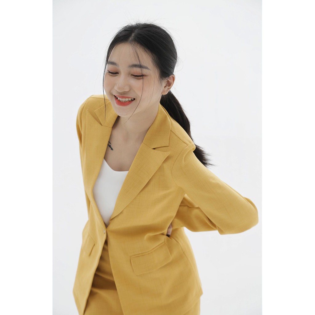 ÁO KHOÁC NỮ VÀNG TÀ NGANG tới từ KHÀN phong cách Hàn Quốc, thanh lịch, sang chảnh, thời trang công sở (có ảnh thật) | BigBuy360 - bigbuy360.vn