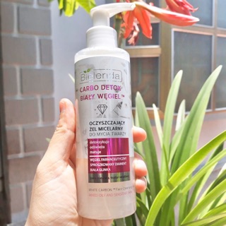 Sữa rửa mặt Bielenda White Carbon Detox sạch, sáng, thải độc da