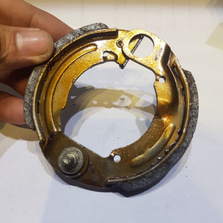 Bố Thắng  sau xe đạp điện XE ĐẠP ĐIỆN HUY