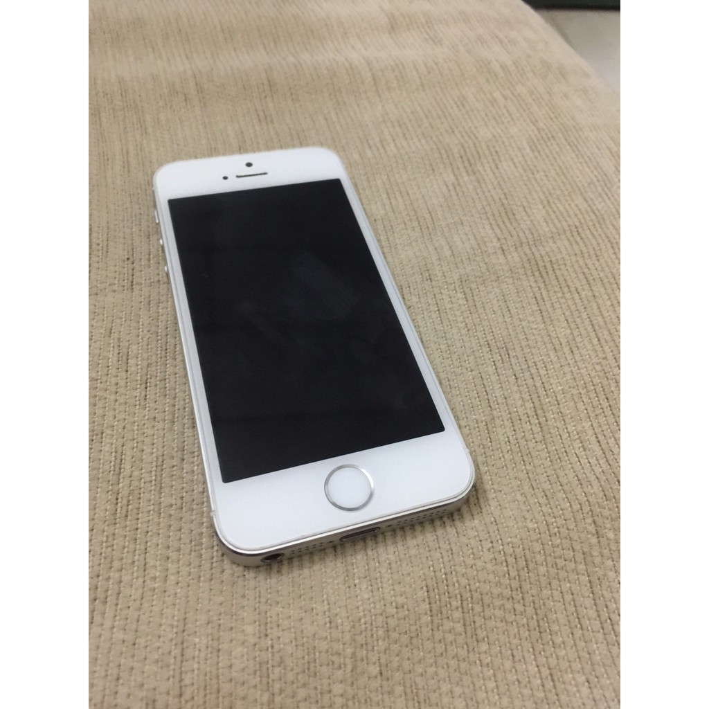 iphone 5s 16 gb ,màu vàng ,máy zin ,vân tay nhạy,máy đẹp(tặng kèm đầy đủ phụ kiện )