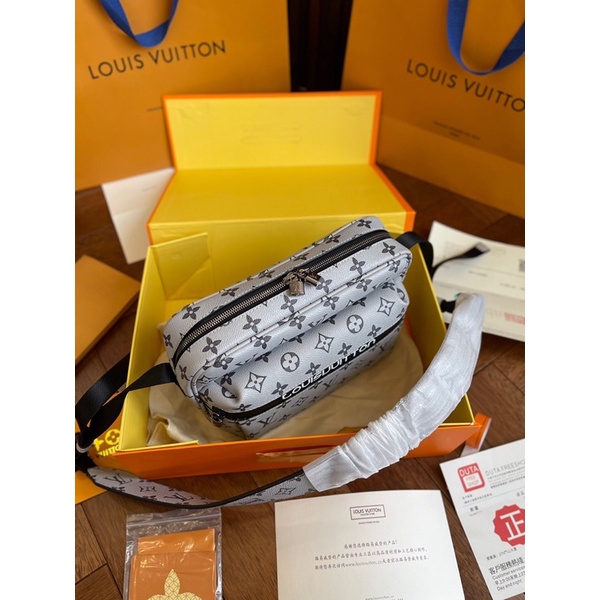 Túi đeo chéo nam da thật cao cấp logo thương hiệu Louis Vuitton LV Monogram Eclipse Taiga có 4 màu