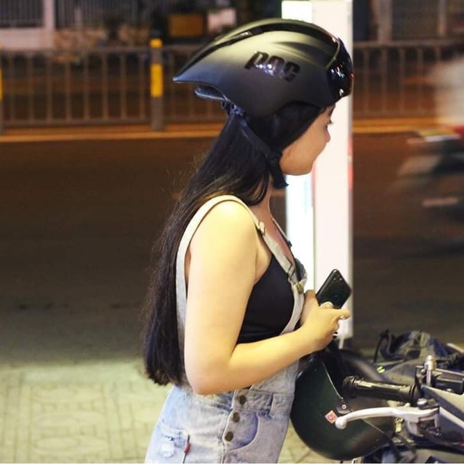 MŨ BẢO HIỂM THỂ THAO POC 01 CÓ KÍNH
