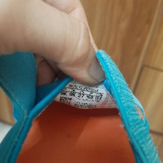 sandal bé auth size 27 thanh lý
