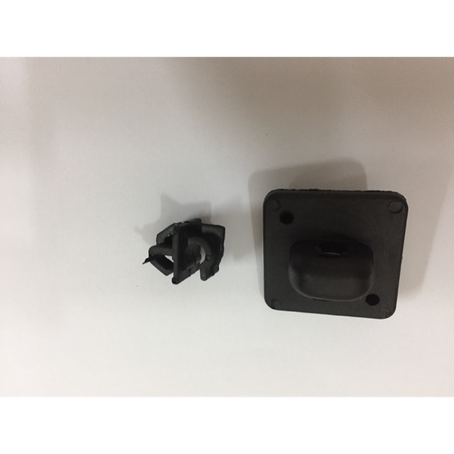 Kẹp giữ ty chống nắp capo Chery QQ/ Daewoo Matiz giá bán 1 bộ 2 cái