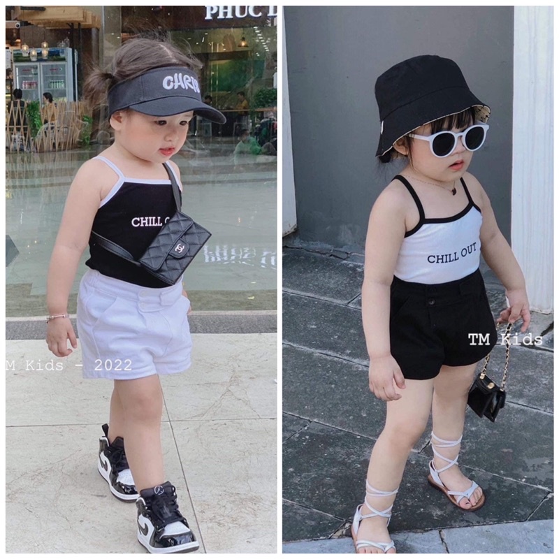 Set áo hai dây và quần đùi sành điệu