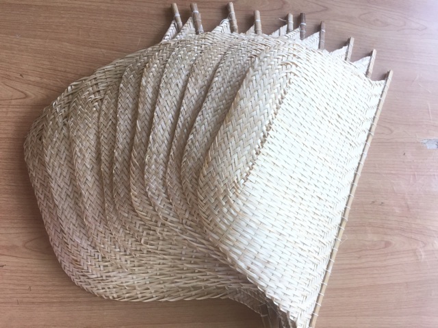 Quạt nan tre việt nam , bà ngoại đan, handmade, siêu bền đẹp. Bamboo fan of VietNam.