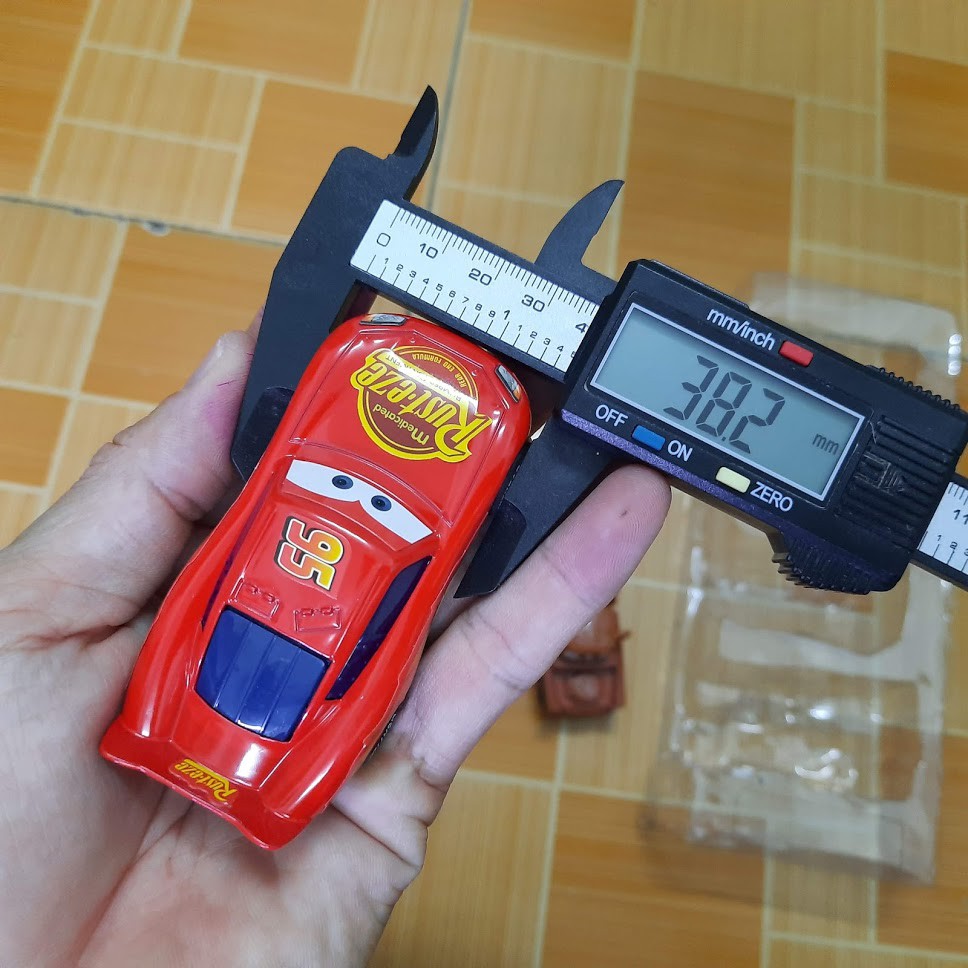 Bộ xe mô hình ô tô Die Cast Metal nhân vật Lightning Mc Queen Vương Quốc Xe Hơi (bộ 4 xe khác nhau)