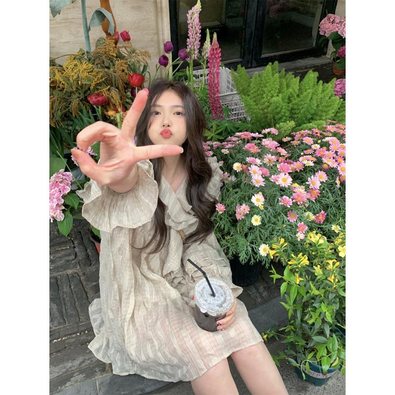Đầm chữ A kiểu dài cổ chữ V dáng rộng viền nhún bèo màu trơn phong cách đầu thu thời trang cho nữ