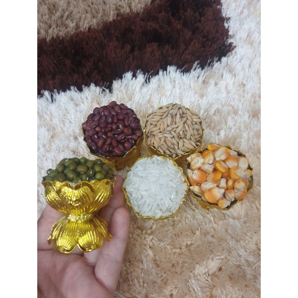 Set 5 ly sen Ngũ đậu có khay trưng bàn thờ Thần Tài Ông Địa.Ngụ ý may mắn đủ ăn đủ mặc quanh năm.