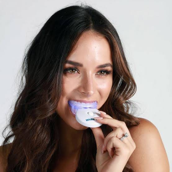 Bộ kích trắng răng bằng ánh sáng xanh (White Glo White Accelerator Blue Light Teeth Whitening System)