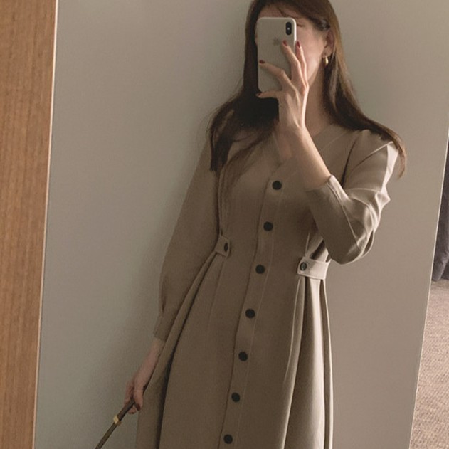 Đầm màu trơn eo nịt cổ V hàng nút đơn chiều dài vừa phải 39377