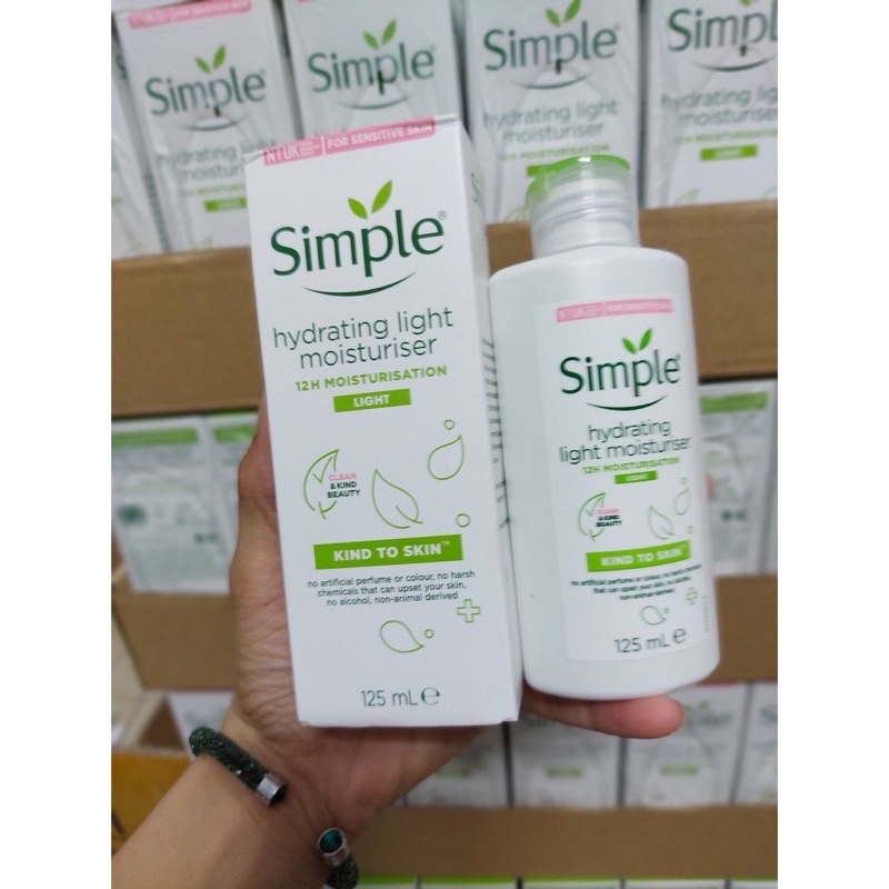 Kem Dưỡng Ẩm Simple Kind To Skin Hydrating Light Moisturiser Cho Da Dầu 125ml (Mẫu mới - vỏ limited)