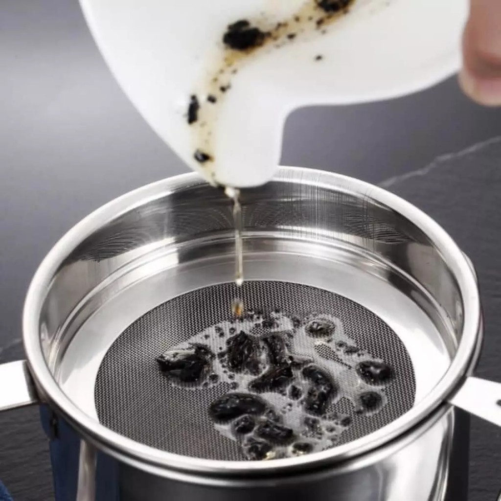 Ca Lọc Dầu Ăn Có Lưới Lọc Cặn Bằng INOX 304. Bình Đựng Dầu Chiên Lọc Cặn Dung Tích 1,2L