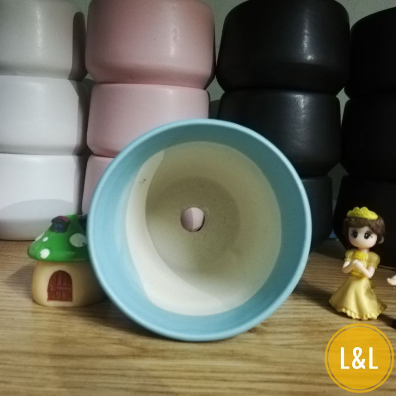COMBO trên bao gồm 5 chậu cây vành miệng mini như hình (không bao gồm cây và phụ kiện trang trí)
