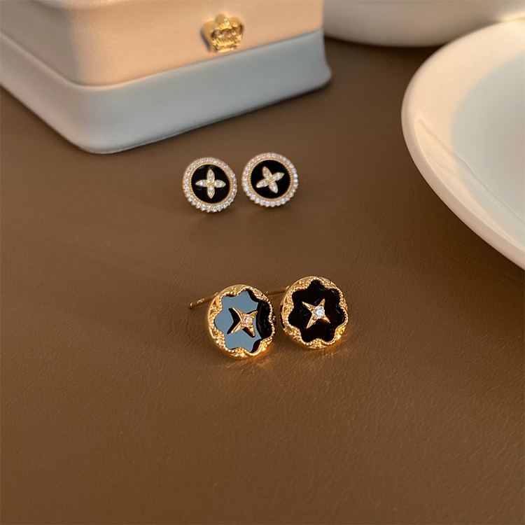 Khuyên Tai Tròn Hình Thánh Giá Màu Đen Phong Cách Vintage Hàn Quốc