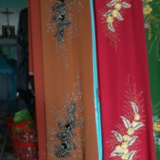 Vải tằm ý kết hoa văn