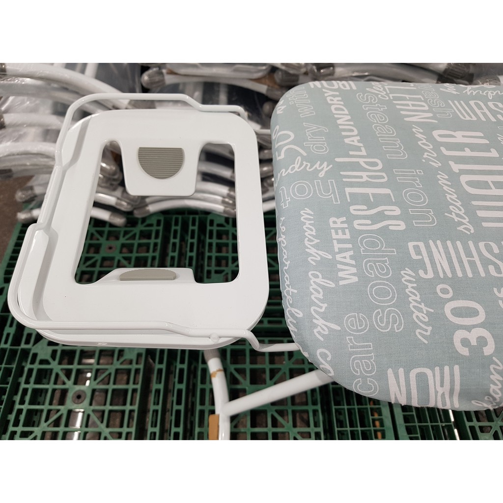 Bàn để ủi quần áo Lock&amp;Lock F00141 135 x 35 x 80 cm