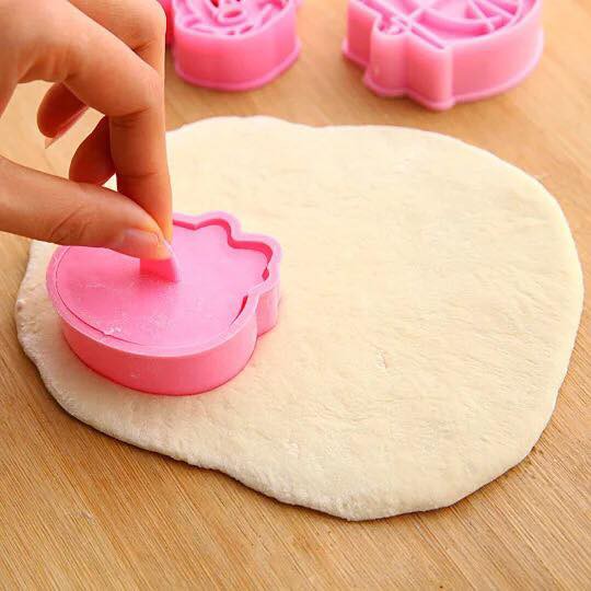 Khuôn cookie hoạt hình set 2c