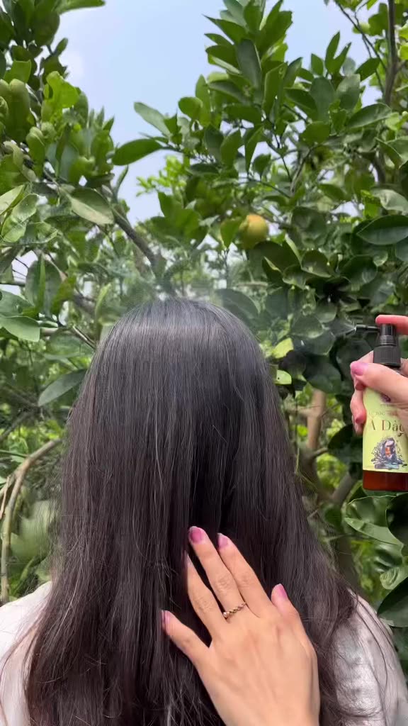 Xịt dưỡng tóc tinh dầu Bưởi rừng, hương Nhu giảm rụng, mọc tóc MỘC NHAN - 100ml | BigBuy360 - bigbuy360.vn