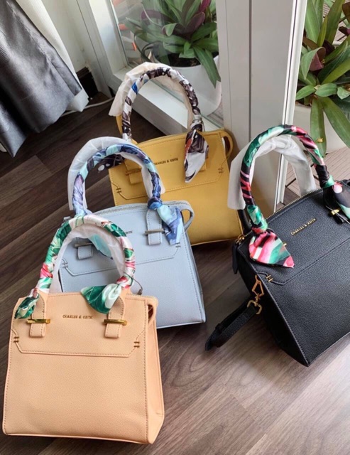 Túi charles keith chuẩn auth