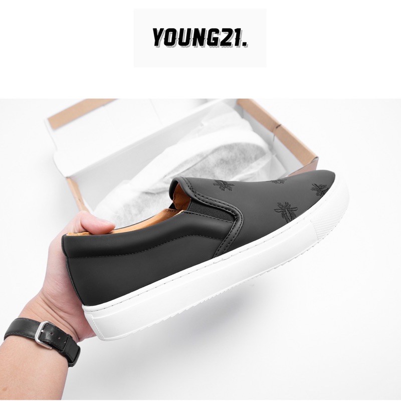 Giày lười nam 2022 hoạ tiết ong đen đế cao su YOUNG21
