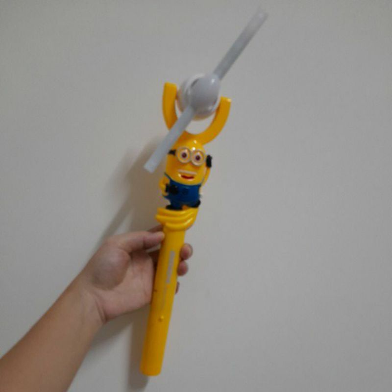 Gậy quay phát sáng có nhạc minion