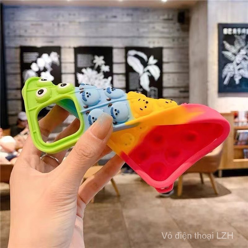 Ốp điện thoại họa tiết hoạt hình chống trầy dễ thương thích hợp cho IPHONE11 12PRO MAX I8 I7PLUS XR XS SE I13