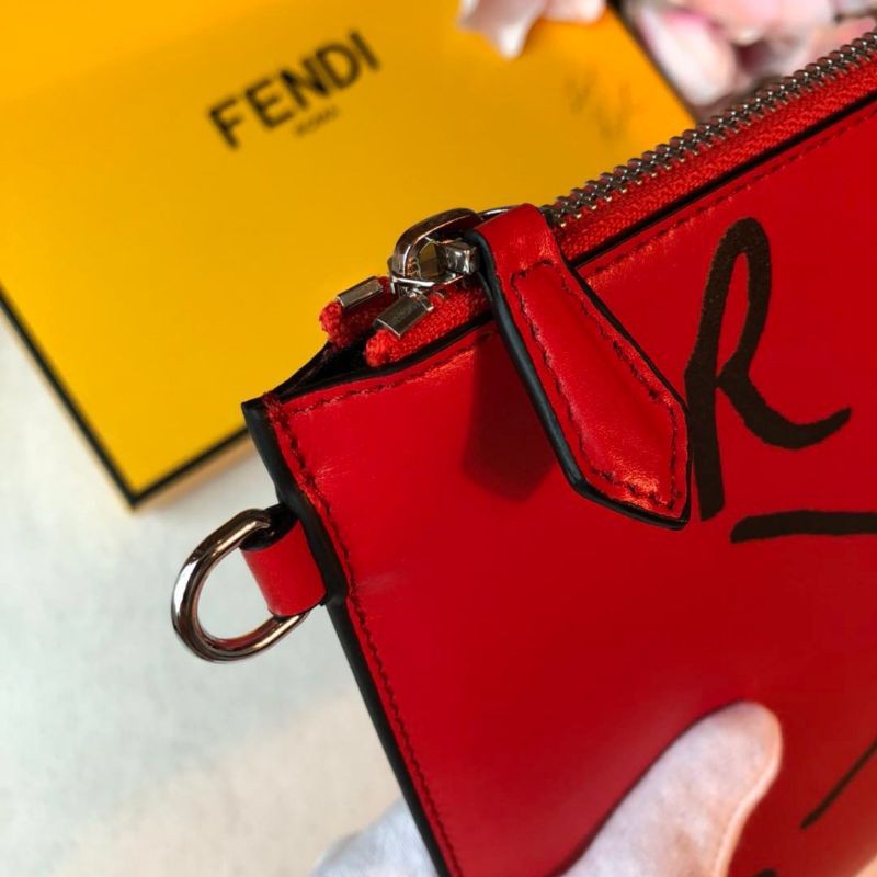 clutch cầm tay nam da thật dáng dài kéo khóa in logo chữ Roma Amor Fendi FD