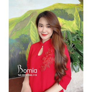 Váy bầu đỏ cổ cách tân hoa vai