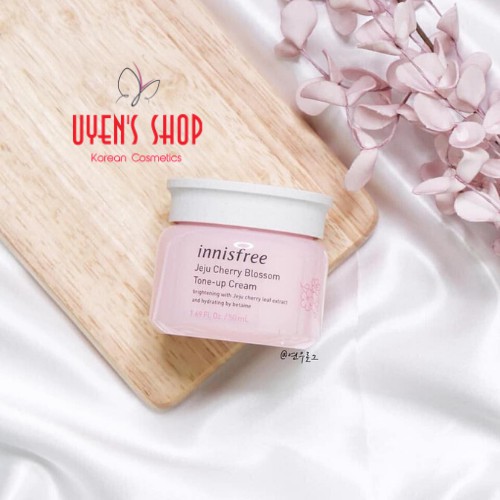 Kem dưỡng trắng da, nâng tone Innisfree Jeju Cherry Blossom Tone Up Cream 50ml