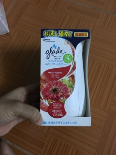 Bình xịt thơm phòng tự động Glader của Nhật