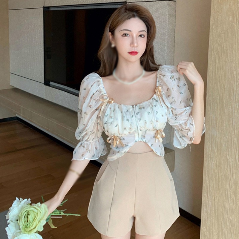 Áo croptop vải voan tay phồng cổ vuông in hoa kiểu Hàn Quốc xinh xắn cho nữ