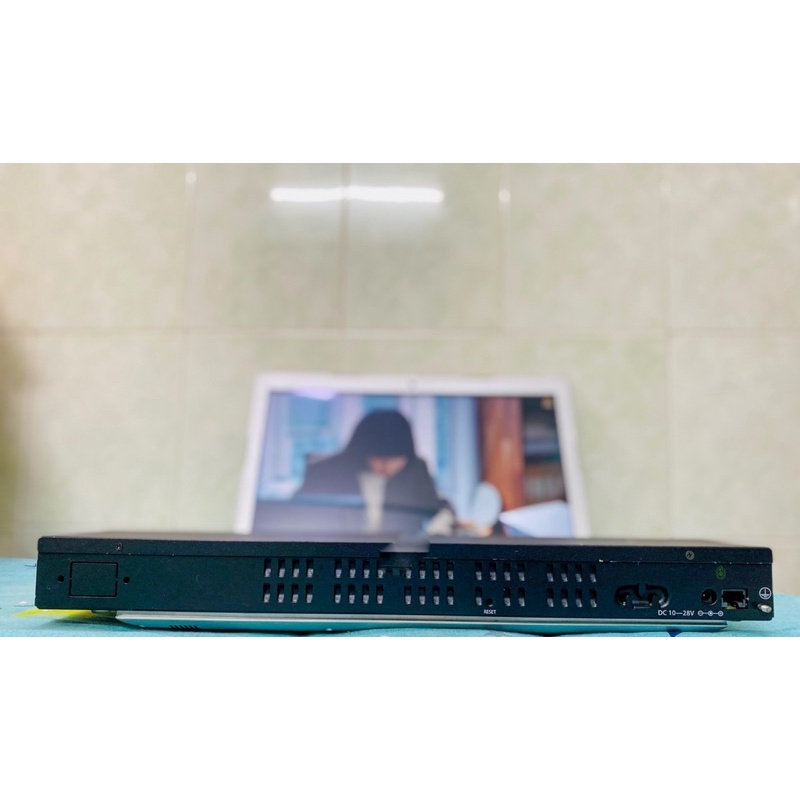 Thiết bị cân bằng tải Mikrotik RB2011UIAS-RM