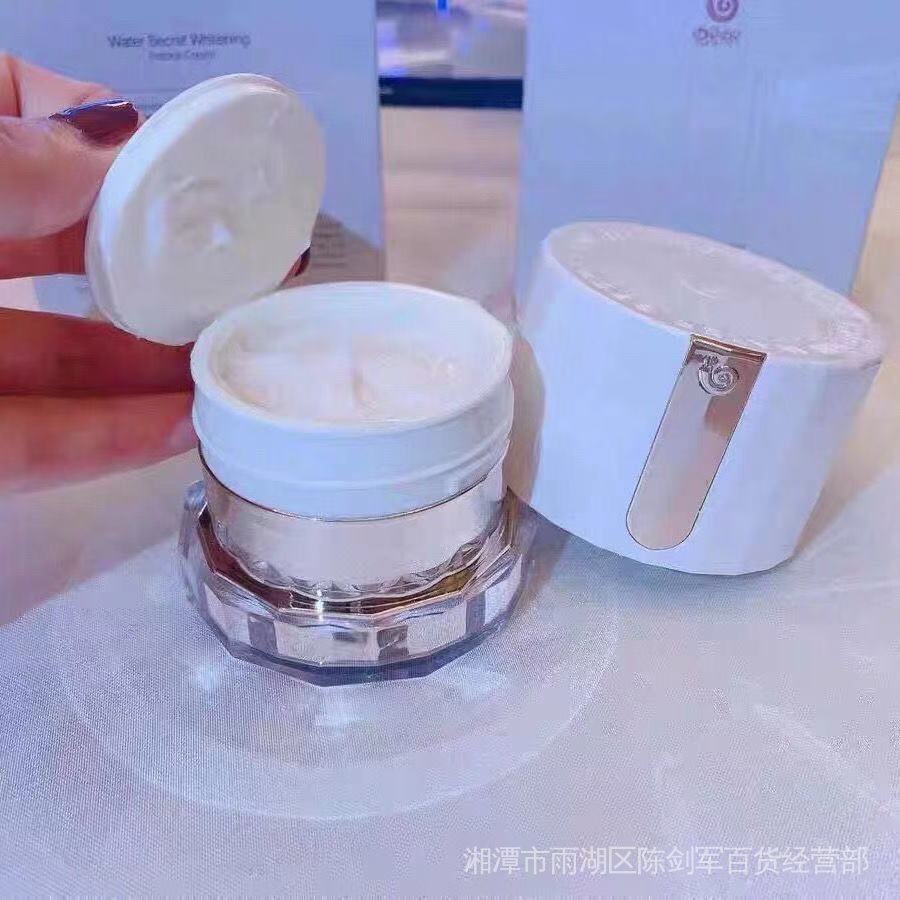 Kem Ốc Sên Dưỡng Ẩm Làm Trắng Da Không Gây Nhờn