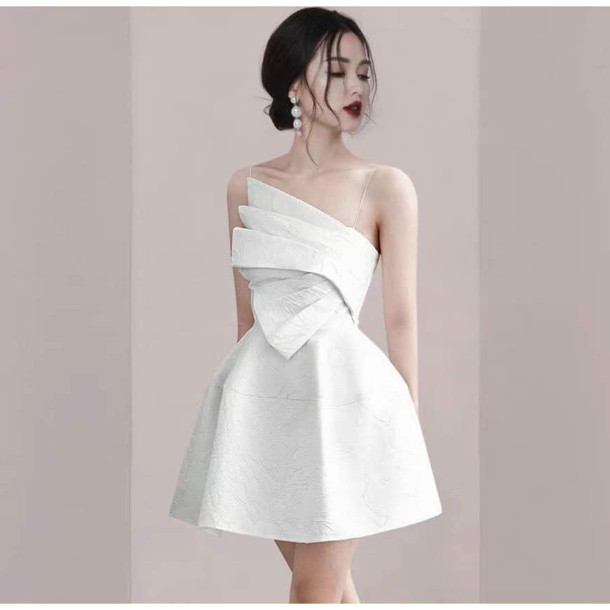 Đầm 2 dây cúp ngực kiểu cách màu trắng, màu đen sang chảnh
